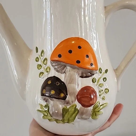 Vintage Merry Mushroom teapot - Picture 5 of 10